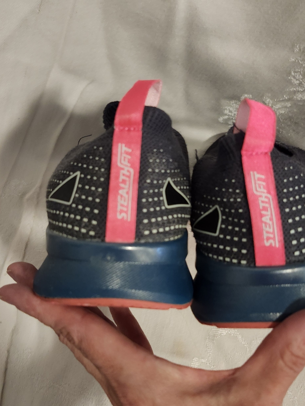 Brooks Levitate Slip-On Size 8 Running Shoes - Navy with Pink Accents - Picture 3 of 4